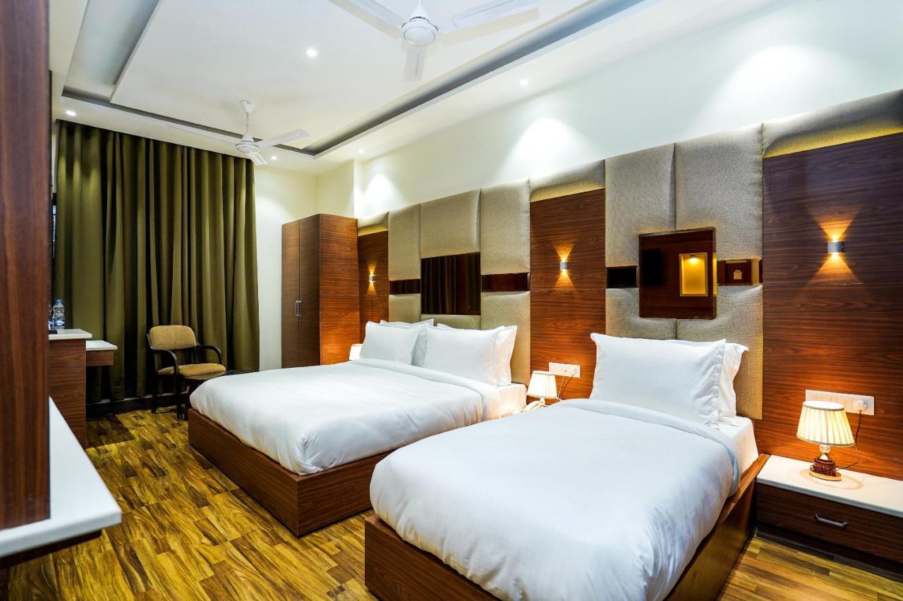 Hotel Aura Grand By Levelup Hotels Amritsar Exterior foto