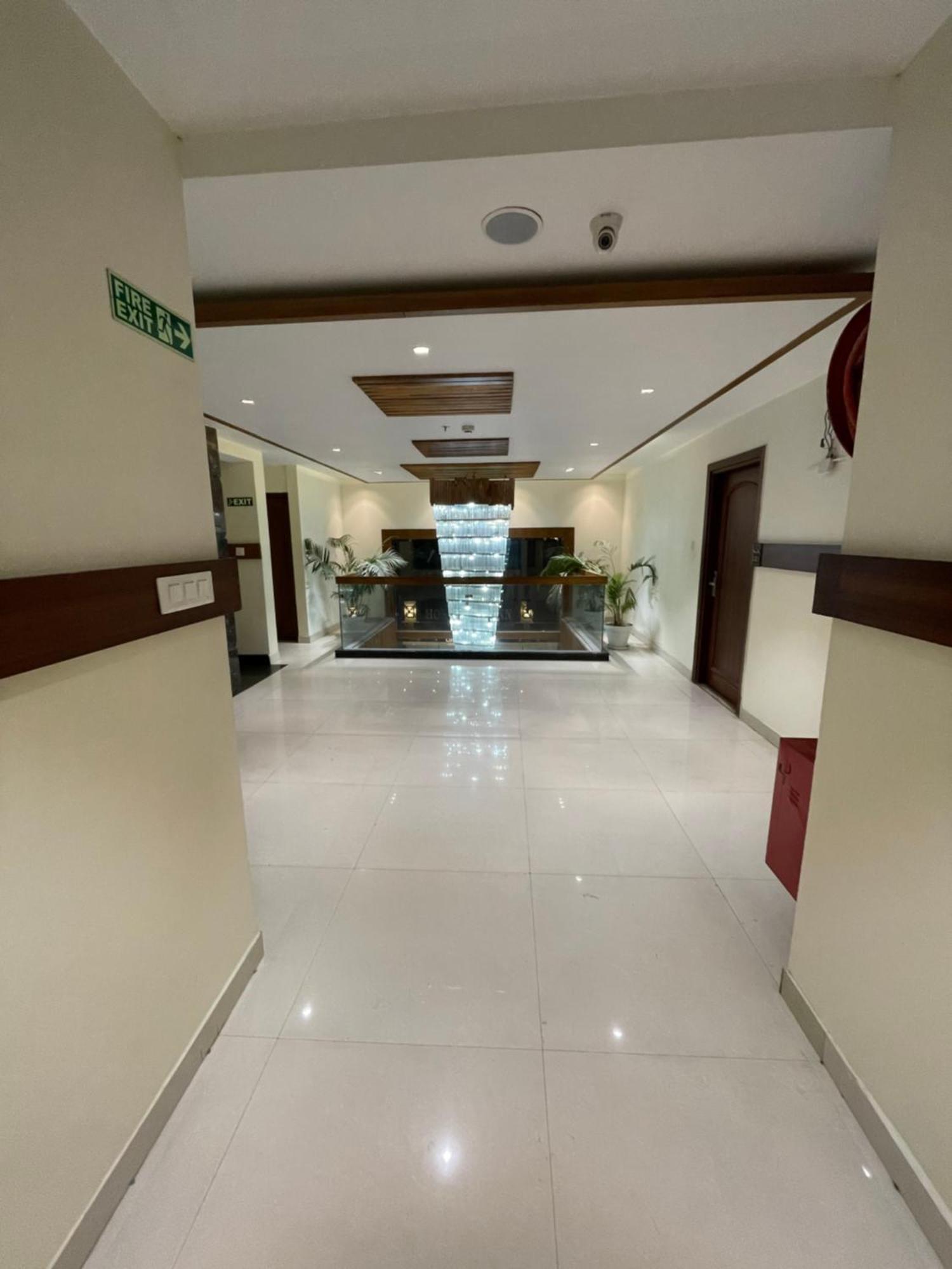 Hotel Aura Grand By Levelup Hotels Amritsar Exterior foto